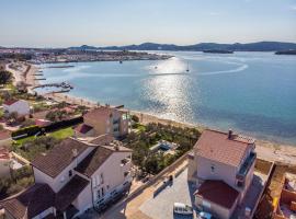 Apartments Villa Marija II, khách sạn ở Biograd na Moru