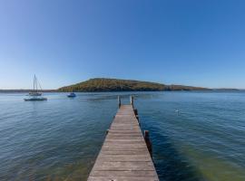 Wybalena, hotel en North Arm Cove