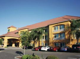 La Quinta by Wyndham Fowler, hotel with parking in Fowler
