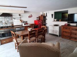 Un apartamento vacacional con detalles de un hogar, hotel in Mairena del Aljarafe
