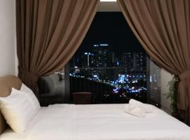 Landmark Million Dollar King Suite #Netflix#500mbps Wifi#Atari, hotel in Tanjong Tokong