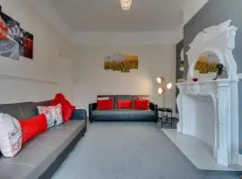 Hull Large 4 Bedrooms 8 Beds Home - Close to A63 MKM Stadium & HRI