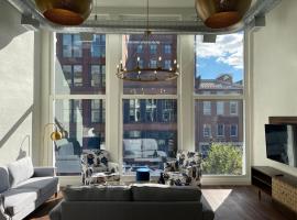 Gold Suite by Hollyhock- Executive-Level Living, apartma v mestu Louisville