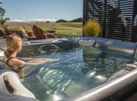 Shearvue Farmstay with Optional Free Farm Experience at 5pm, hotel with jacuzzis in Fairlie