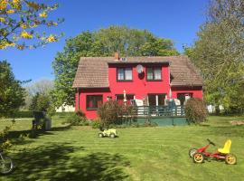 Gutspark Schwarbe mit Reiterhof - Ferienhaus 3, alojamento de turismo rural em Mattchow