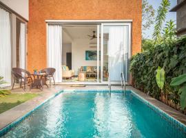 La Risa, 2 BHK Villas near Vagator Beach, Private Pool with Kitchen, Balcony, Security, hotel in Vagator