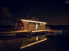 Houseboat Ślesin, hotel with parking in Ślesin