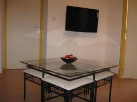 GITE DES FRANCISCAINS-Imiza, hotel in Canari