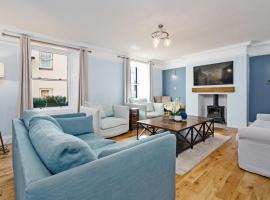 Clovelly House Relaxed Family Coastal Home, hotel i Berwick-Upon-Tweed