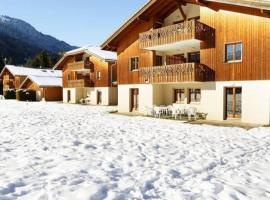 Bel Appartement en résidence avec piscines, отель в городе Самоен