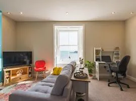 Pier View - beautiful sea view apartment in Deal