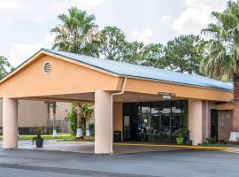 Quality Inn Hinesville - Fort Stewart Area, Kitchenette Rooms - Pool - Guest Laundry, hotel in Hinesville