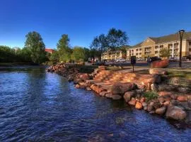 Econo Lodge Pigeon Forge Riverside、ピジョン・フォージのシャレー