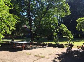 Ferienhaus 1 _ Ferien im Gutspark、Mattchowのファームステイ