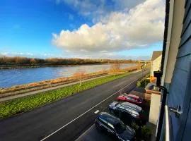 Large En-Suite with Stunning River Views in Lancaster