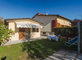 Holiday Home Casetta Mosti by Interhome, hotel in Marina di Massa