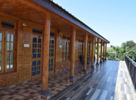 Odyssey Stays Prashar, отель в городе Prashar lake