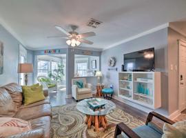 Coastal Condo with Outdoor Pool - Pets Welcome!, hotell i Mustang Beach