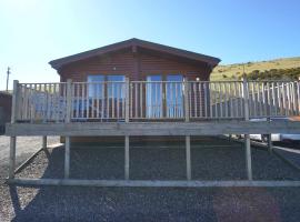 Chalet Loch Leven Lodge 11 by Interhome、キンロスにあるキンロス・ゴルフクラブの周辺ホテル