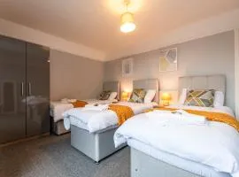 BEST PRICE! Perfect Gunwharf Accommodation - 5 single beds or Kingsize FREE PARKING