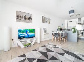 Vibrant & Invigorating 2-bed apartment in Slough, apartment in Slough