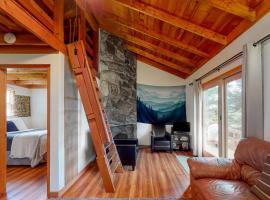 Sunset Point Mountaintop Cottage, casa o chalet en Bar Harbor