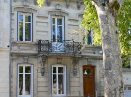 la maison, hotel in Libourne