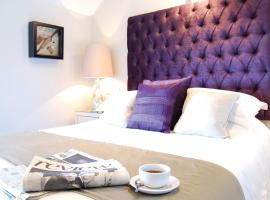 The Pheasant Pub at Gestingthorpe Stylish Boutique Rooms in The Coach House, guest house in Gestingthorpe