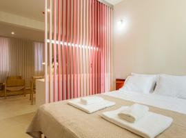 Princess Building W/Pool by LovelyStay, hotell sihtkohas Vila Real de Santo António