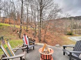 Cozy Mtn Getaway - Steps to Beech Mountain Resort!, hotel cerca de Parque temático Land of Oz, Beech Mountain