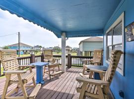 Colorful Crystal Beach Home with Ocean View!, vil·la a Crystal Beach
