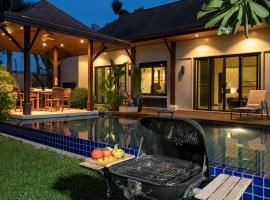 VILLA ATARATA | Private Pool | Kokyang Estate by Tropiclook | Naiharn beach: Rawai Plajı şehrinde bir kır evi