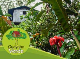 Guayabo Verde, hotel na may parking sa Gualea