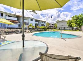 Sunny Central Condo Lanai and Community Pool Access, hotel cerca de Hawaii Gateway Energy Center, Kailua-Kona