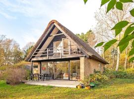 6 person holiday home in Knebel，猎枪海滩的小屋