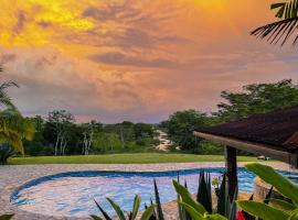 Private Tropical Paradise - Gatuncrocs, cheap hotel in Cuipo