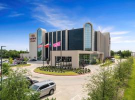 Crowne Plaza Suites Arlington, an IHG Hotel, hotel cerca de International Wildlife Park, Arlington