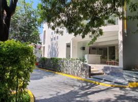 Hotel Los Ciruelos, Hotel in Cuernavaca