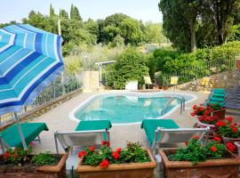 Antica Pietra holiday house with pool, hotel med parkering i Montaione