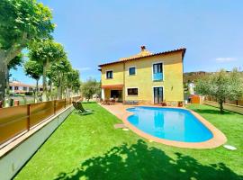 CASA YLENIA, Hotel mit Parkplatz in Castillo de Aro