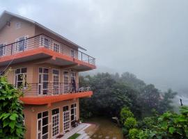 Blue Mountain Village Cottage, hotel in Nainital