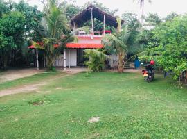 Laguna Surfing Stay, bed and breakfast en Midigama East