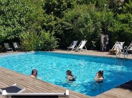Camping Les Cent Chênes, camping i Saint-Jeannet