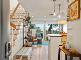 Condo By The Bay! Treehouse Feel 2BR in Sausalito condo, apartamento en Sausalito