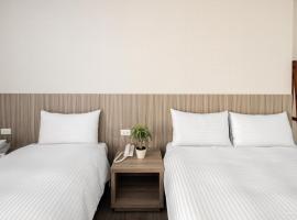 Hotel Brown - Chihkan Branch, hotel in Tainan