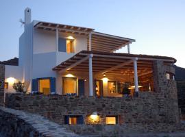 Chez Semiramis Aegean Pearl House for 8 persons 5'min from the beach, casa de praia em Serifos Chora