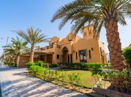 FAM Living - Palm Jumeirah Villas - Frond A, villa a Dubai