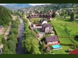 Chalet Zolota Pidkova & River