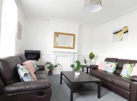 Very spacious two bedroom converted apartment in East Croydon，克羅伊登的飯店
