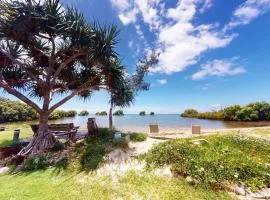 Palazzo on the Beach - Beachmere
